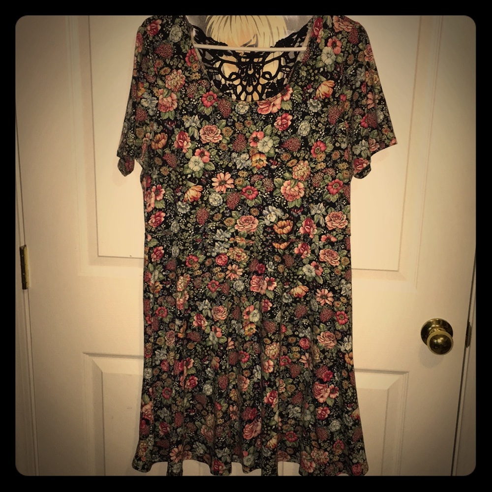 Forever 21 plus size floral skater dress w/ lace